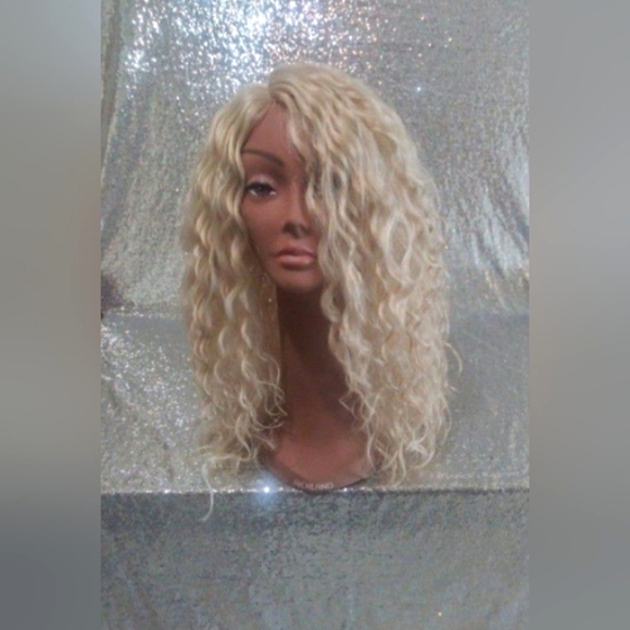 Platinum blonde curly fashion wig - Picture 3 of 7